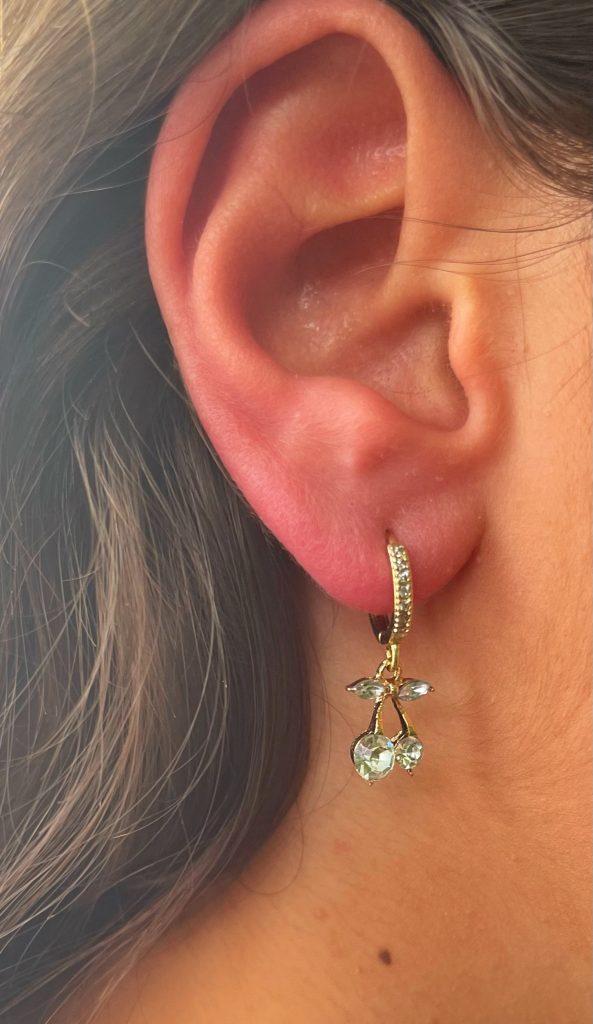 עגילי גולדפילד לנשים בעיצוב עדין ונוצץ