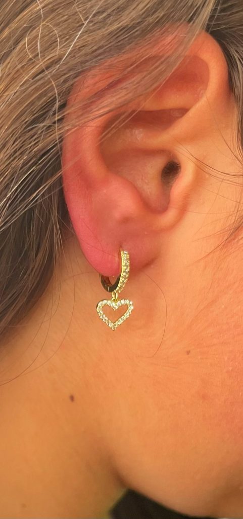 עגילי גולדפילד לילדות עדינים בטוחים ונוצצים